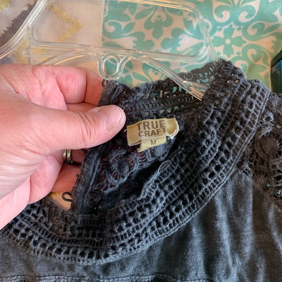 True craft medium gray top with ruffles - Picture 2 of 2